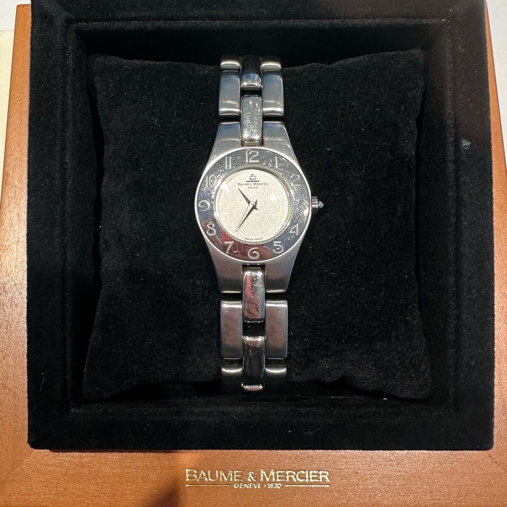 Baume Mercier Watch Linea Women's 22mm Stainless Steel Swiss Mint Box & Papers